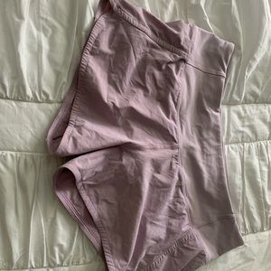 LULULEMON SIZE 4 SPEED UP LOW-RISE 2.5” SHORTS.